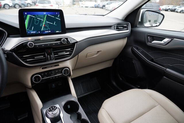 2022 Ford Escape Titanium