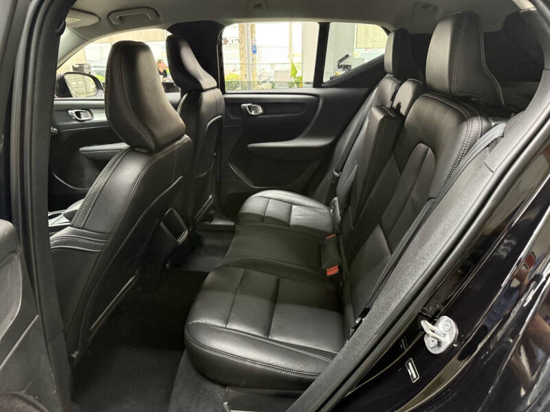 2022 Volvo XC40 T5 Momentum