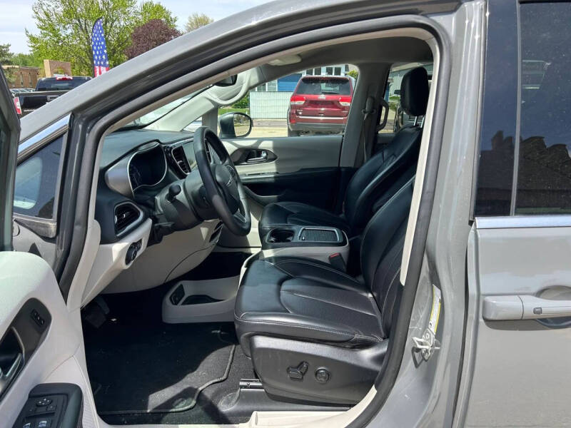 2023 Chrysler Pacifica Touring L