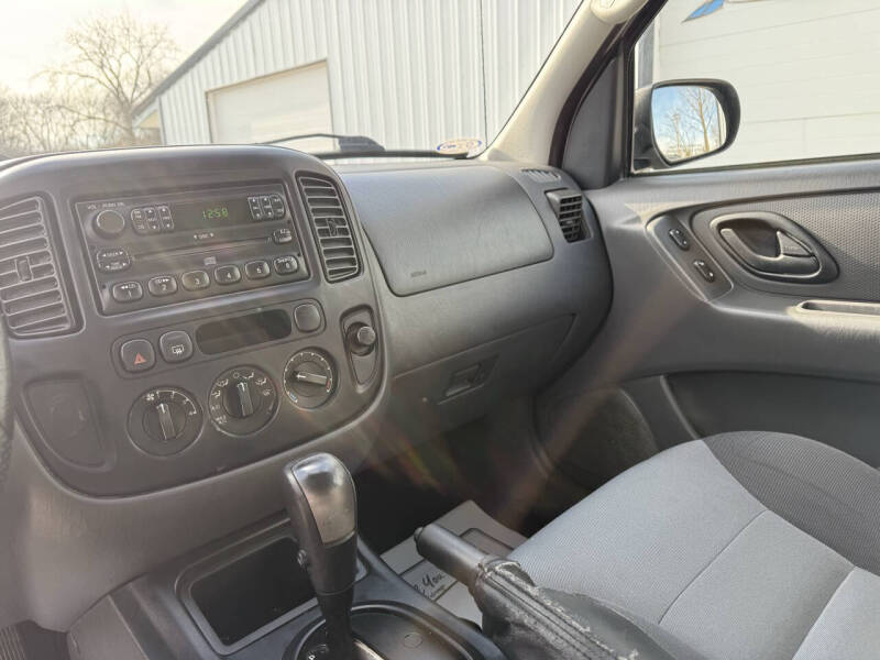 2005 Ford Escape XLS