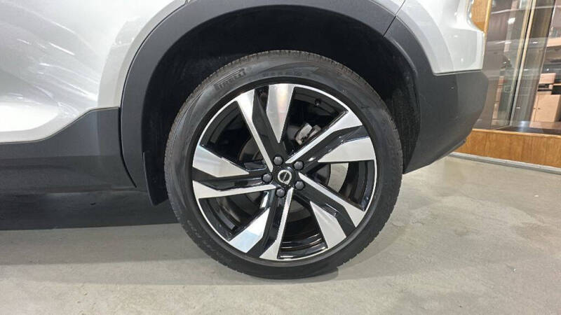 2024 Volvo XC40 B5 Plus Dark Theme