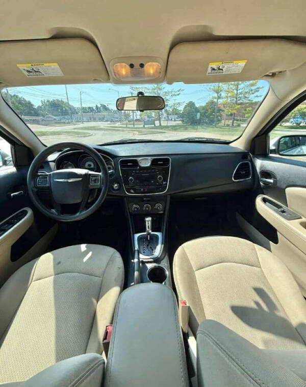 2013 Chrysler 200 LX