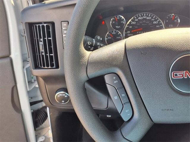 2025 GMC Savana 3500