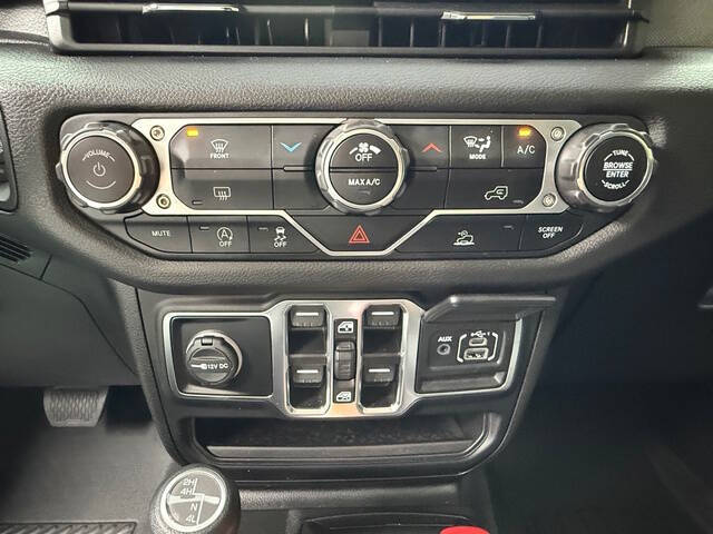 2025 Jeep Gladiator NightHawk