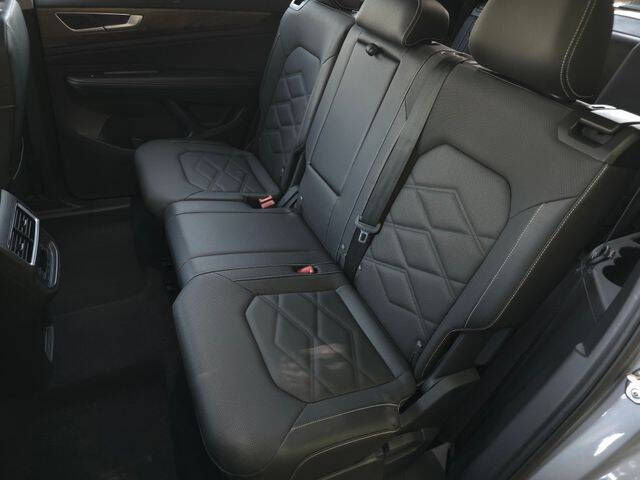 2025 Volkswagen Atlas SE w/Tech - Photo 24