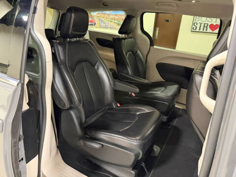 2023 Chrysler Pacifica Plug-In Hybrid Touring L