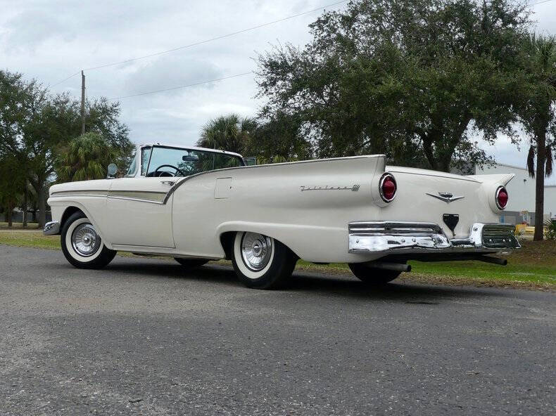 1957 Ford Fairlane