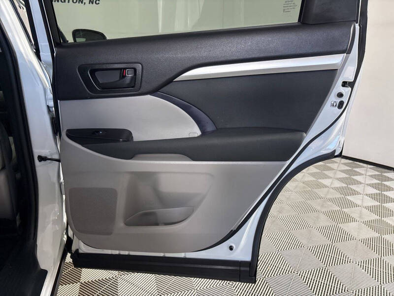 2019 Toyota Highlander LE