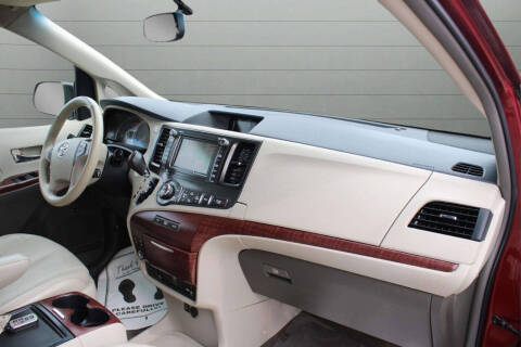 2014 Toyota Sienna XLE 7-Passenger