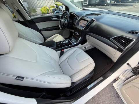 2020 Ford Edge Titanium