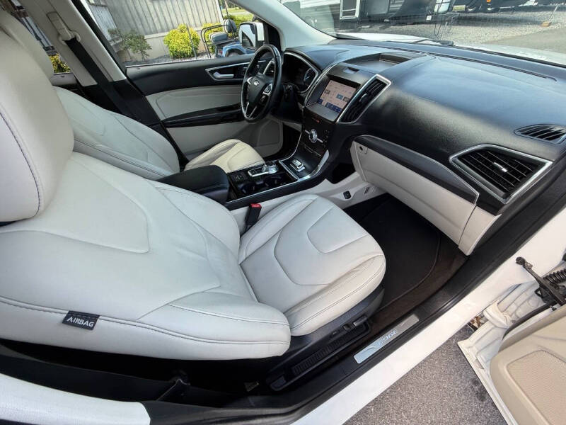 2020 Ford Edge Titanium