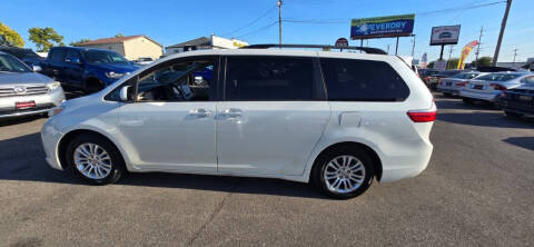 2015 Toyota Sienna XLE 8-Passenger
