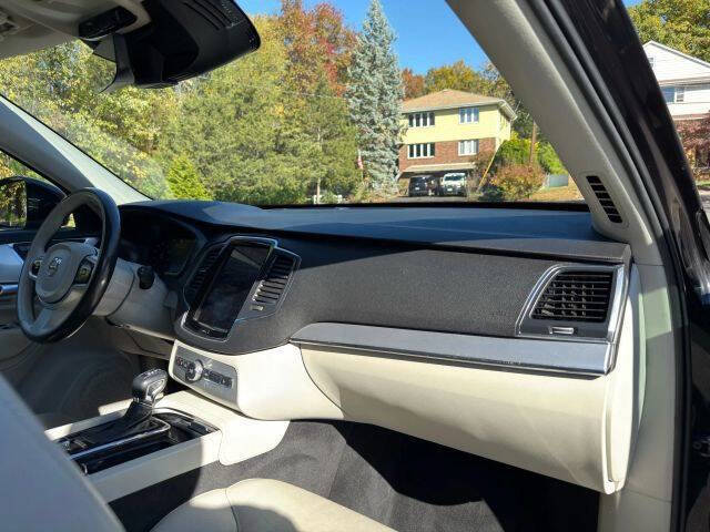 2018 Volvo XC90 T6 Momentum