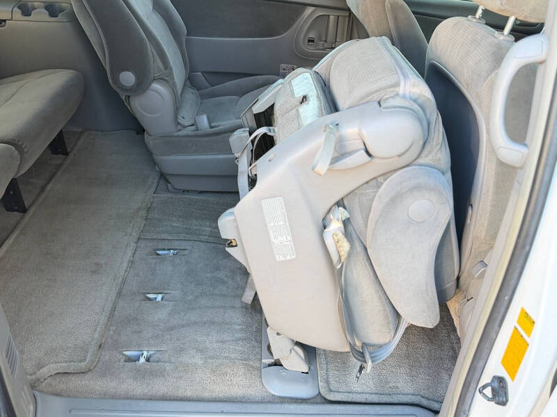 2005 Toyota Sienna LE 7 Passenger