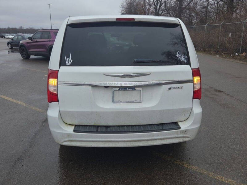 2014 Chrysler Town and Country S