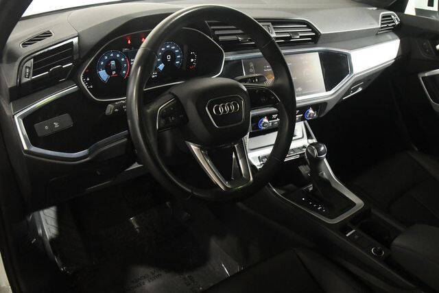 2023 Audi Q3 quattro Premium 40 TFSI
