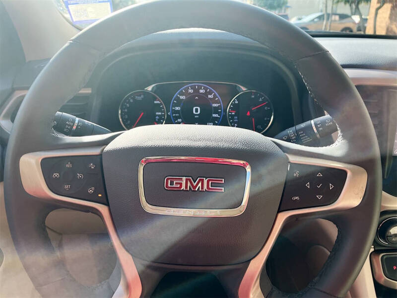 2023 GMC Acadia Denali