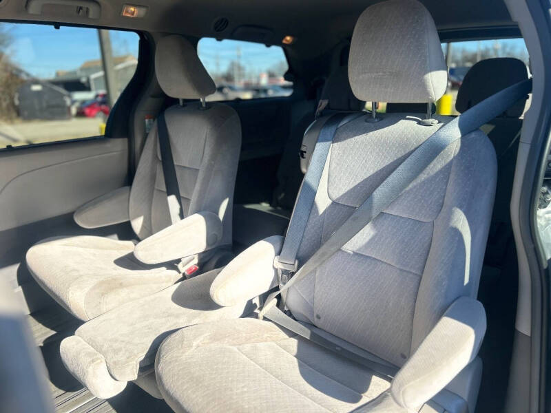 2017 Toyota Sienna LE 8-Passenger