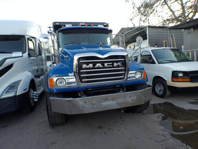 2005 Mack CV713