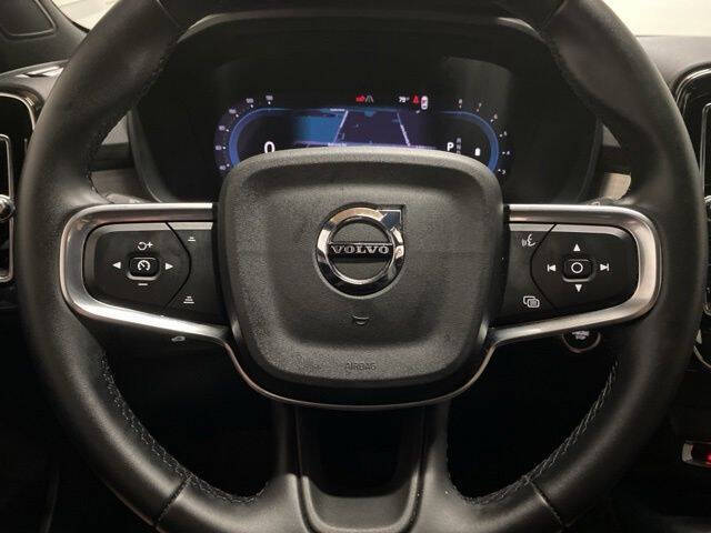 2025 Volvo XC40 B5 Core Bright Theme