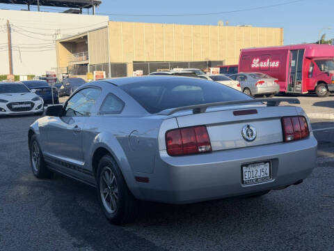 2005 Ford Mustang V6 Deluxe