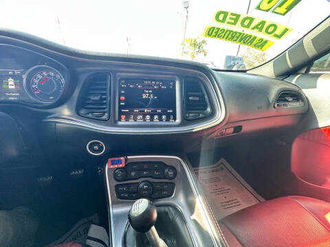 2015 Dodge Challenger R/T Scat Pack Shaker