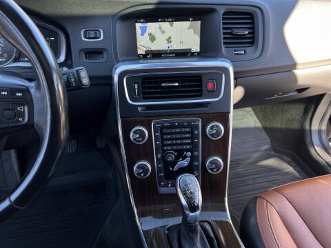 2015 Volvo V60 Cross Country T5 Platinum