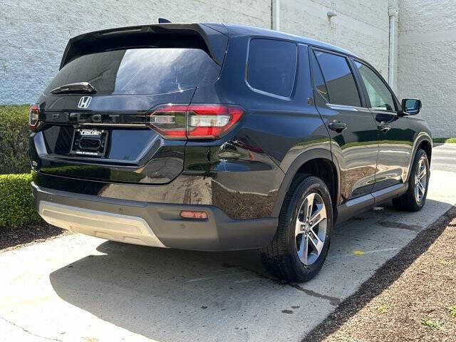 2024 Honda Pilot EX-L w/Rear Captain's Chairs