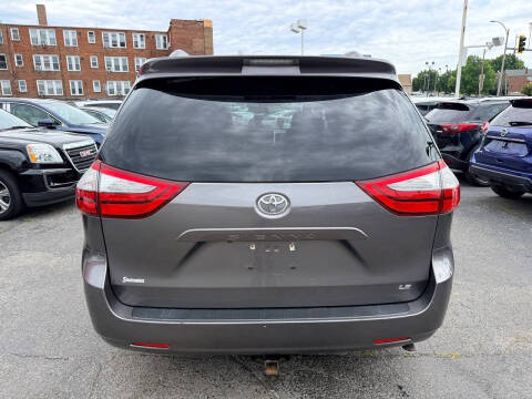 2015 Toyota Sienna LE 8-Passenger