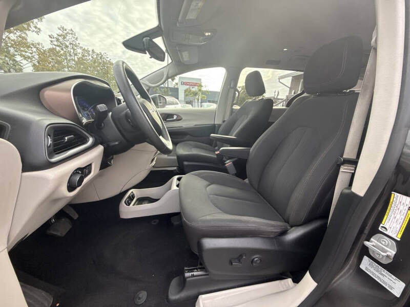 2017 Chrysler Pacifica Touring