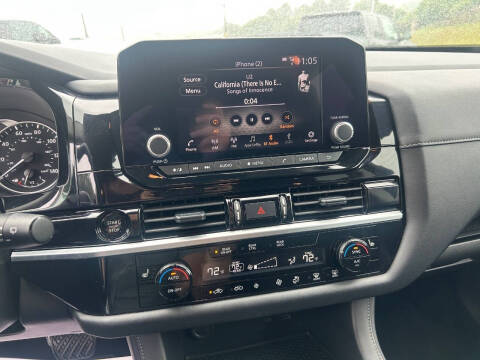 2025 Nissan Pathfinder SV
