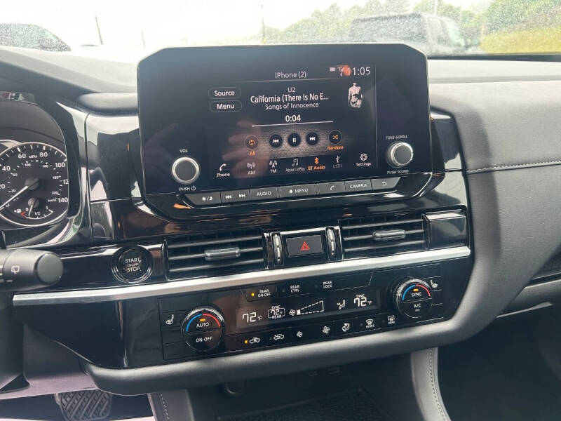 2025 Nissan Pathfinder SV