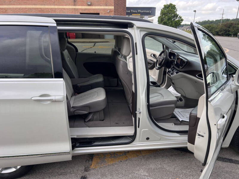 2017 Chrysler Pacifica Touring-L