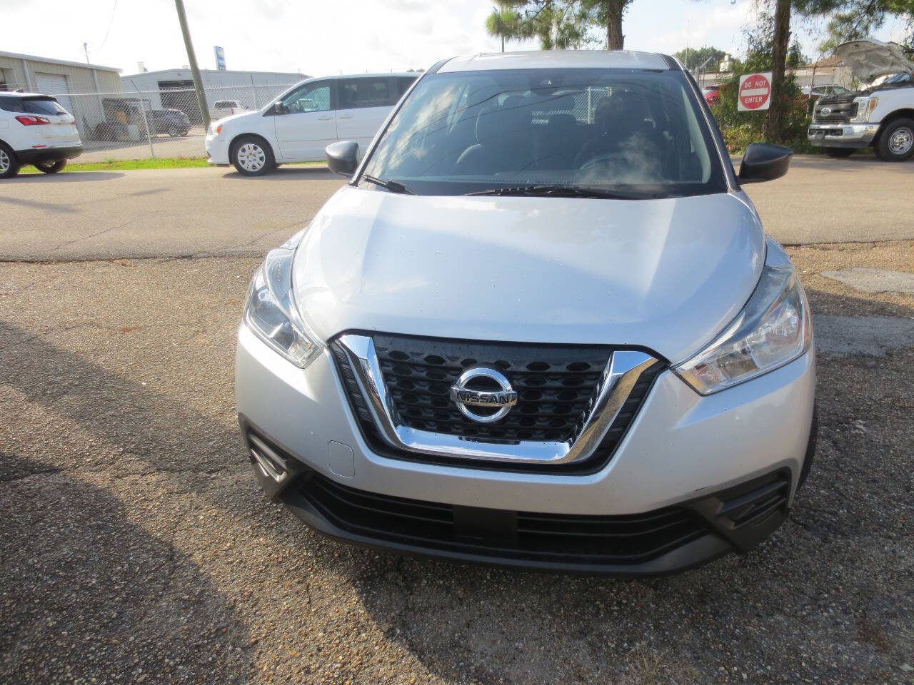 View vehicle photo 2