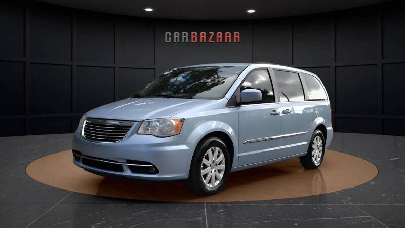 2013 Chrysler Town & Country Touring's photo