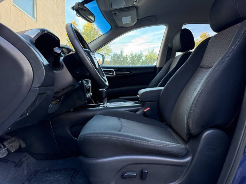 2017 Nissan Pathfinder SV