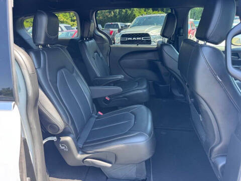 2025 Chrysler Pacifica Select