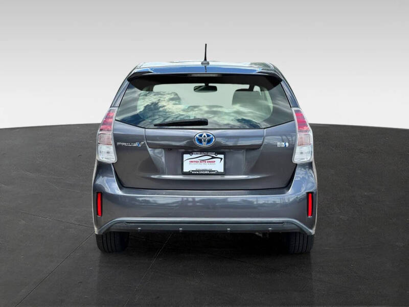 2016 Toyota Prius v