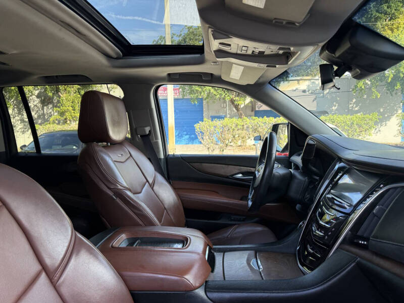 2017 Cadillac Escalade ESV Luxury