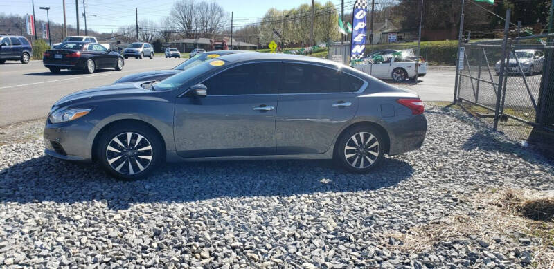 2017 Nissan Altima for sale at Green Tree Motors in Elizabethton TN