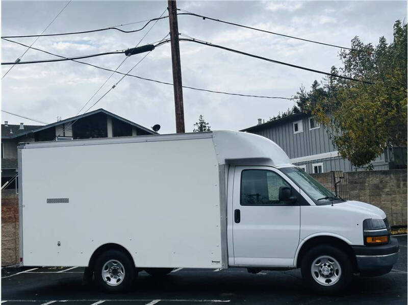 2019 Chevrolet Express Cutaway Base photo 9