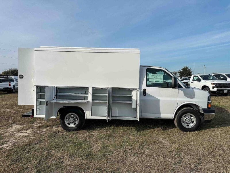 2025 Chevrolet Express 3500