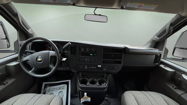 2025 Chevrolet Express 3500