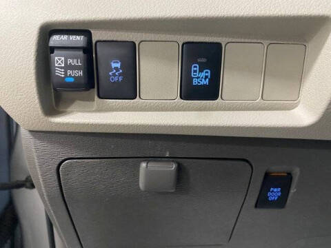 2017 Toyota Sienna XLE 8-Passenger