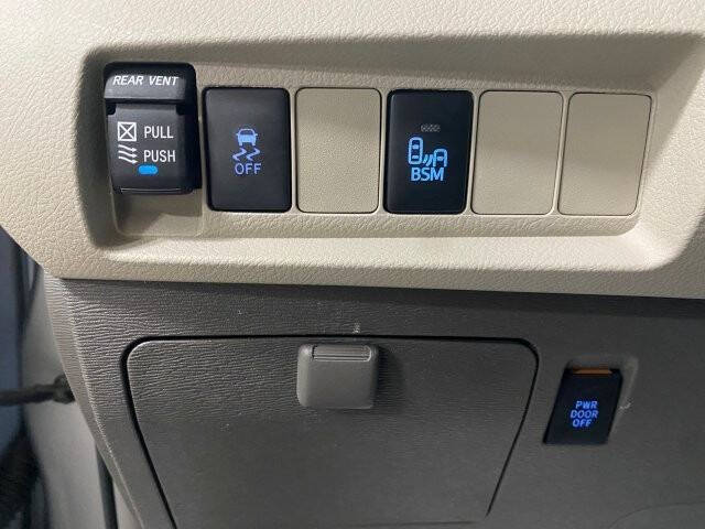 2017 Toyota Sienna XLE 8-Passenger