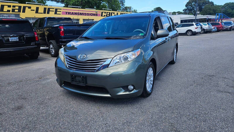 2014 Toyota Sienna XLE 7-Passenger Auto Access Seat