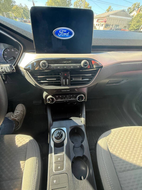 2022 Ford Escape Hybrid SE