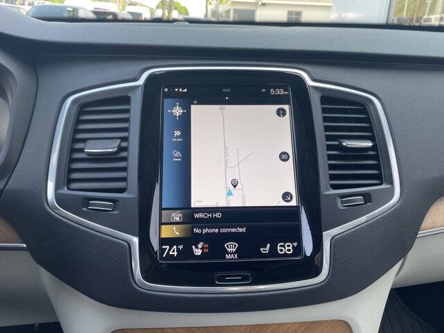 2022 Volvo XC90 T6 Momentum 6-Passenger