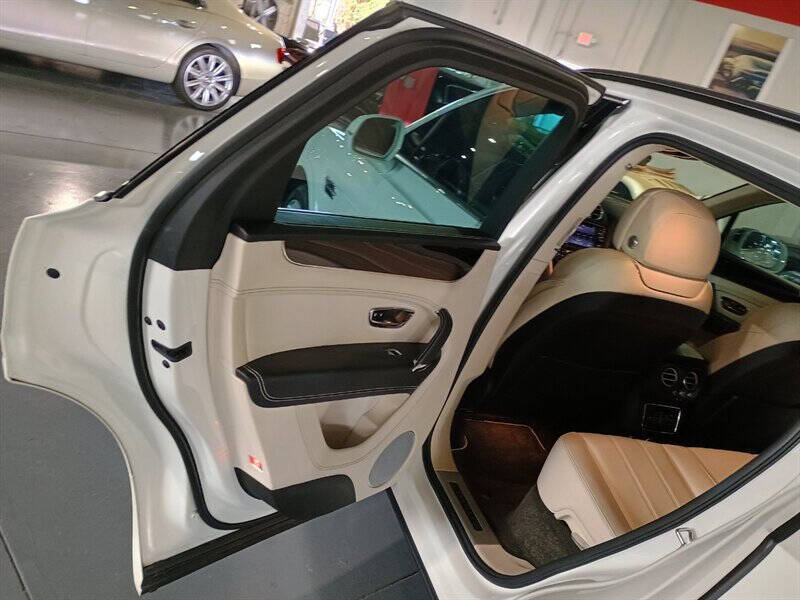 2019 Bentley Bentayga 56