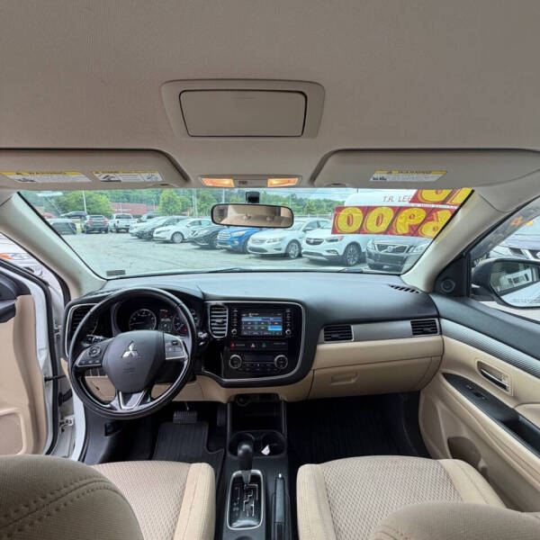 2016 Mitsubishi Outlander SE